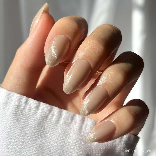 Honey Bun | Cat-Eye Velvet Almond Press-Ons press-on nail set
