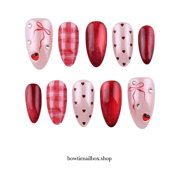 SCARLET VELVET | Cat-Eye Velvet Almond Press-Ons press-on nail set