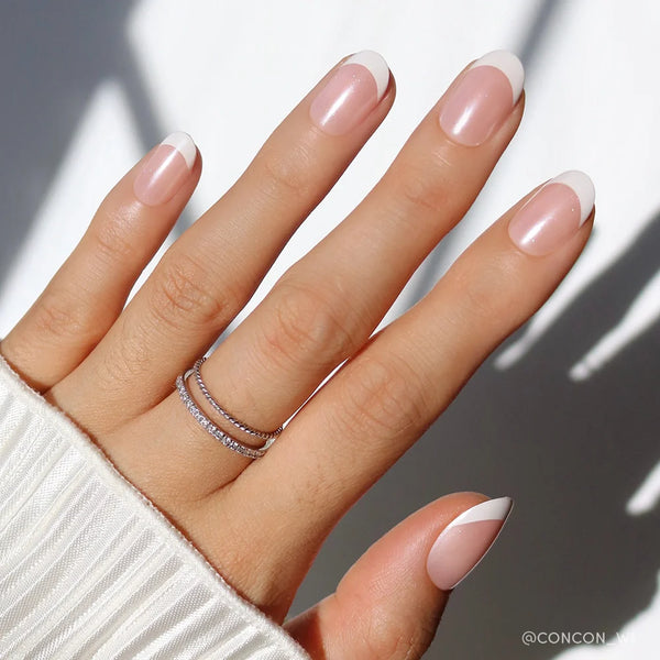 She's a Pearl | Milky Cloud Dancer Round Press-Ons press-on nail set