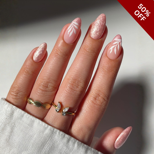 Soft Bloom cat-eye velvet press-on nails - round shape, front view