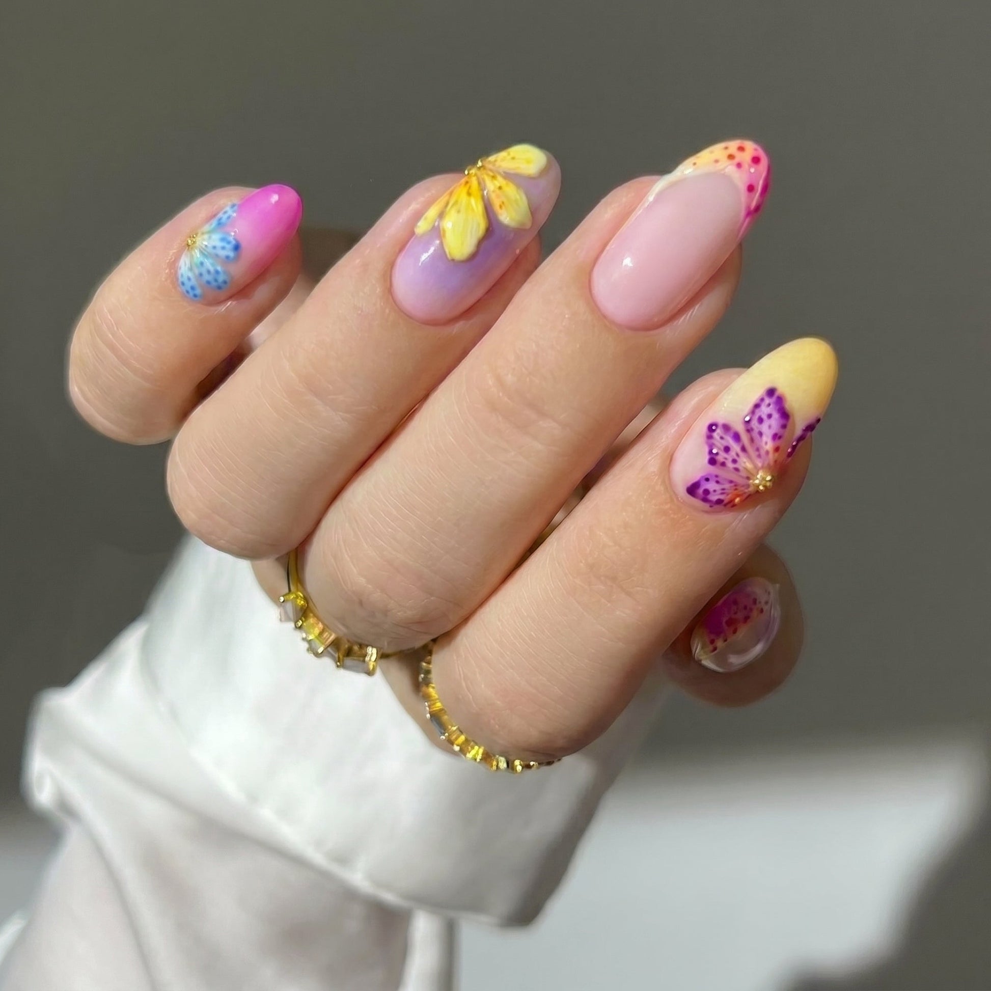 Summer Muse press-on nail set - XS to L sizing, cat-eye velvet design