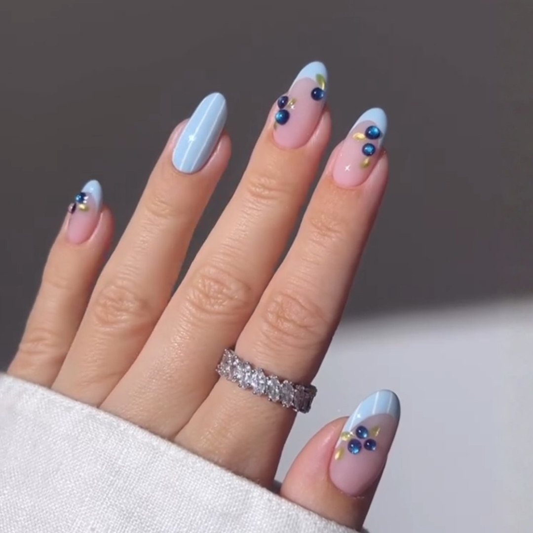 Blooming Petals press-on nail set - XS to L sizing, cat-eye velvet design