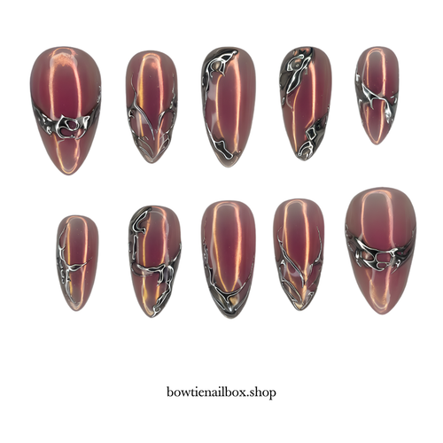 VENOM CHROME cat-eye velvet press-on nails - almond shape, front view