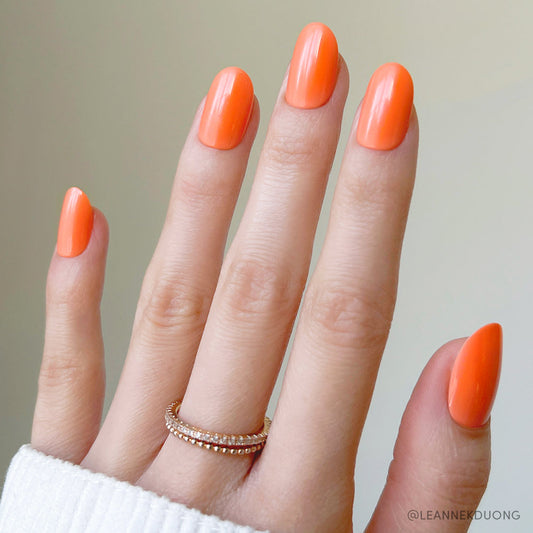 Apricot floral press-on nails - round shape, front view