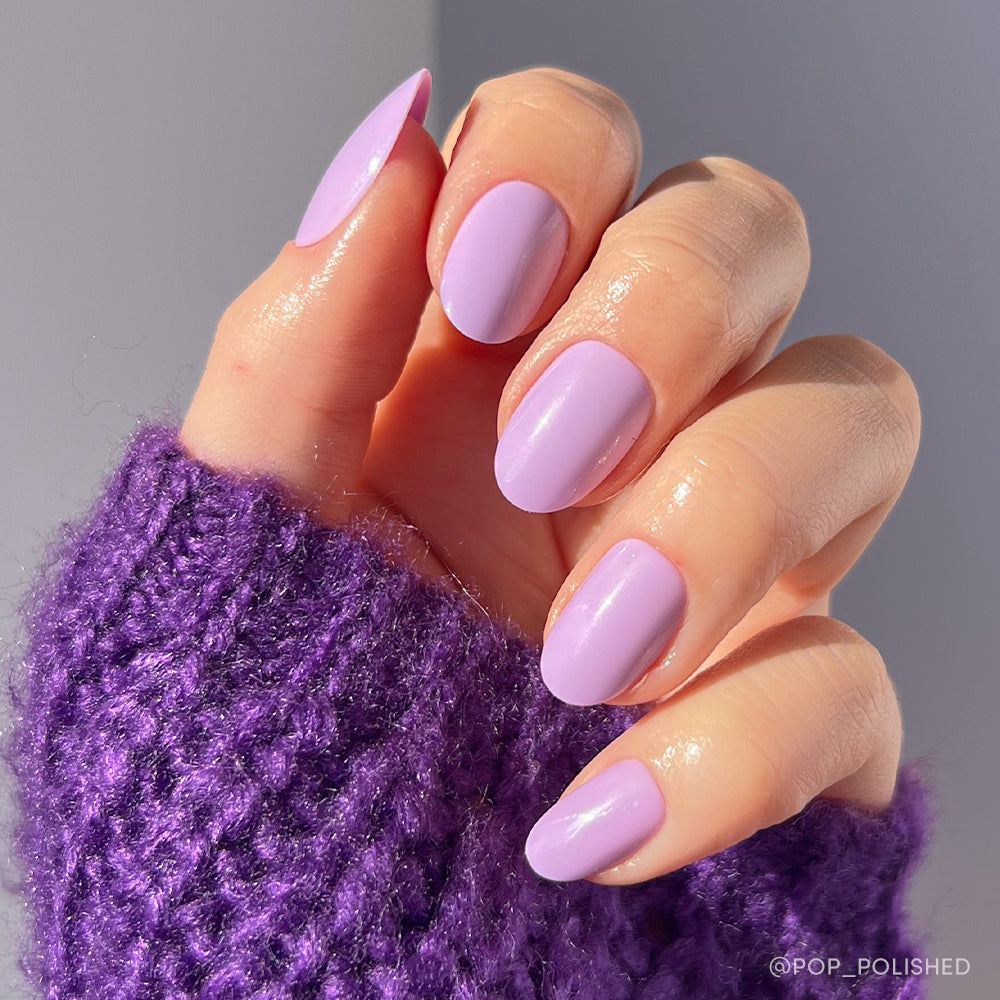 Lilac floral press-on nails - round shape, front view