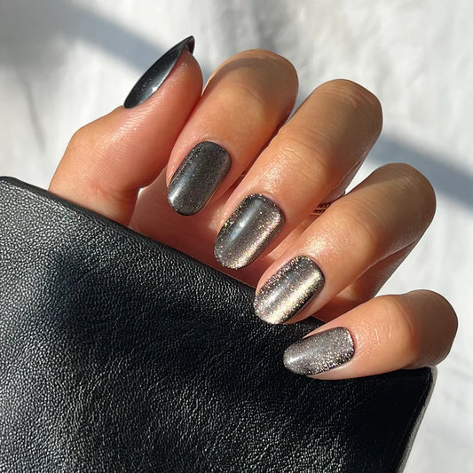 Galactic cat-eye velvet press-on nails - round shape, front view