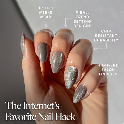 Oslo press-on nail set - XS to L sizing, cat-eye velvet design