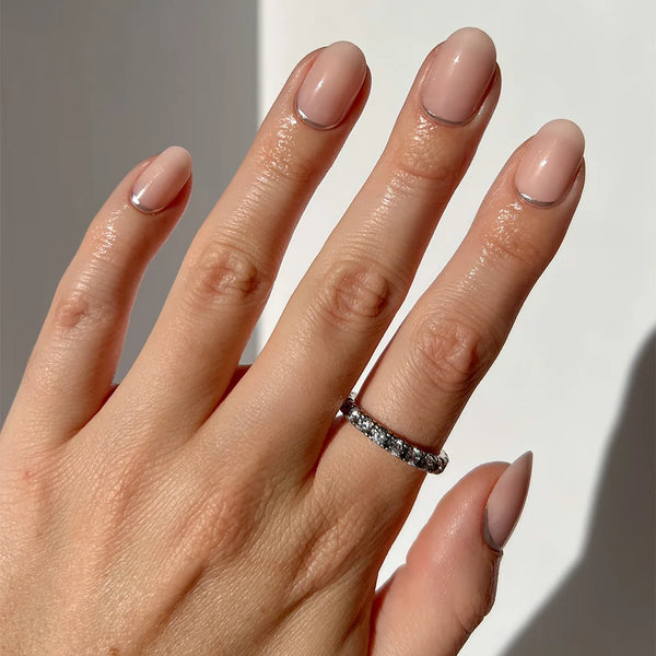 Silver Belle | Pearl-Shift Round Press-Ons press-on nail set