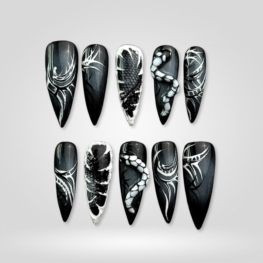 Noir Majesty press-on nail set - XS to L sizing, vamp design
