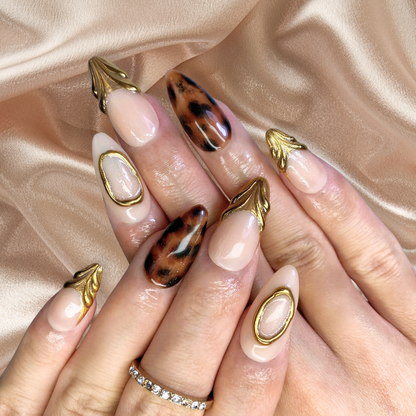Luxe Essence press-on nail set - XS to L sizing, pearl-shift design