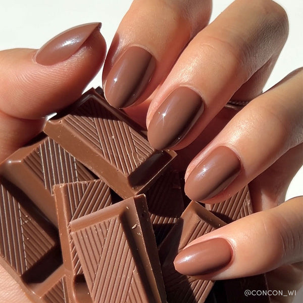 Chocolate Brown | Milky Cloud Dancer Almond Press-Ons press-on nail set