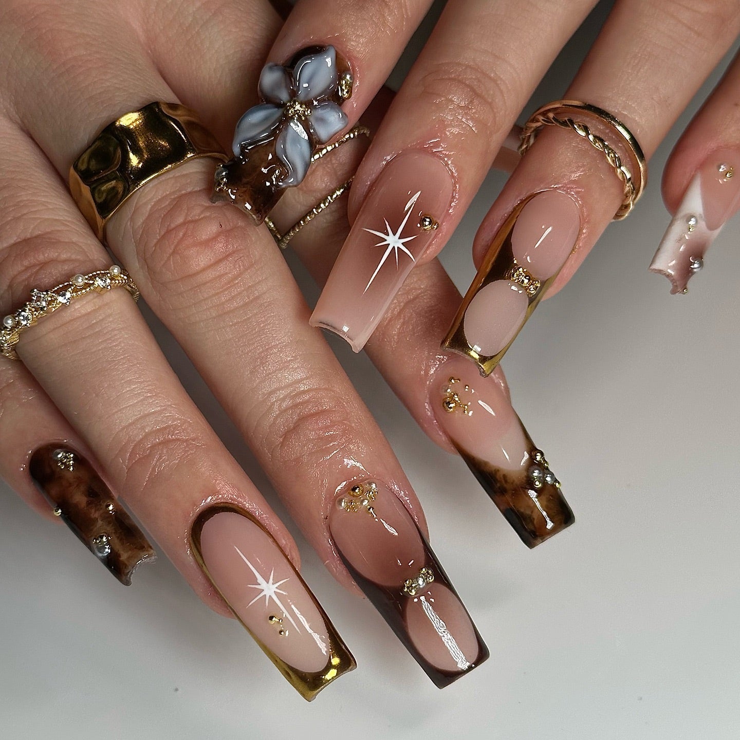 Luxe Tortoise press-on nails on hand - lifestyle photo, 3d sculptural finish