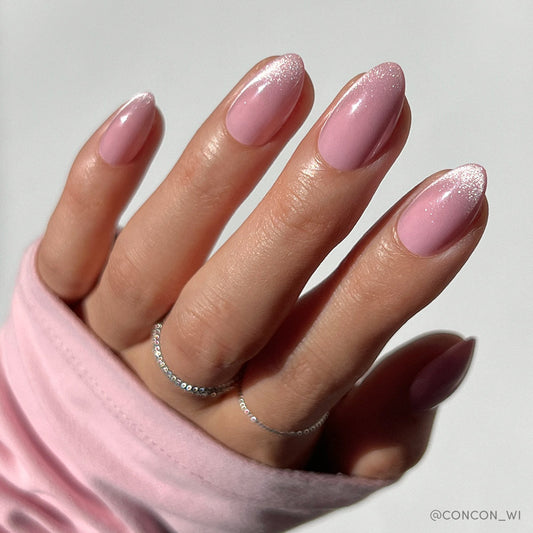 Lovers Blush cat-eye velvet press-on nails - almond shape, front view