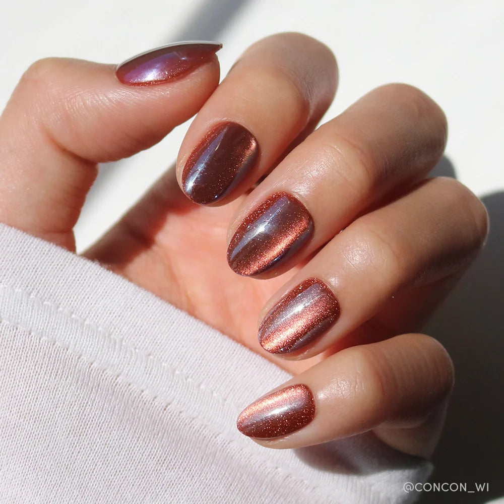 Magnetic Moscow cat-eye velvet press-on nails - oval shape, front view