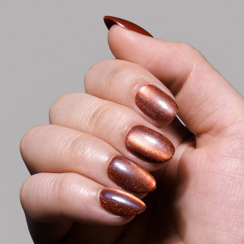Magnetic Moscow press-on nails on hand - lifestyle photo, cat-eye velvet finish