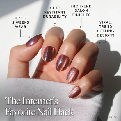 Magnetic Moscow press-on nail set - XS to L sizing, cat-eye velvet design