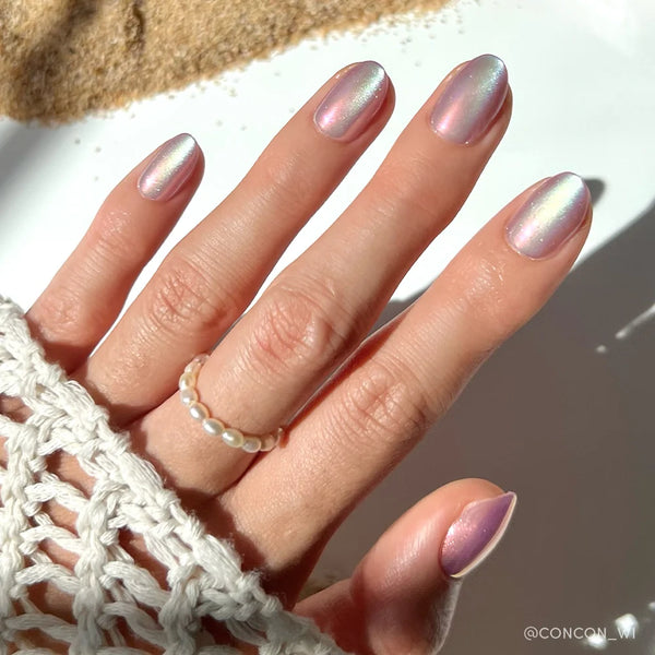 Oyster | Cat-Eye Velvet Oval Press-Ons press-on nail set