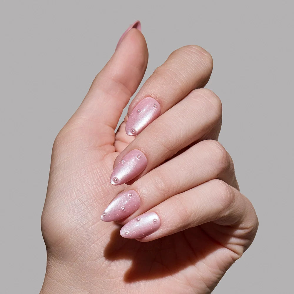 Pearl Me Softly press-on nail set - XS to L sizing, cat-eye velvet design