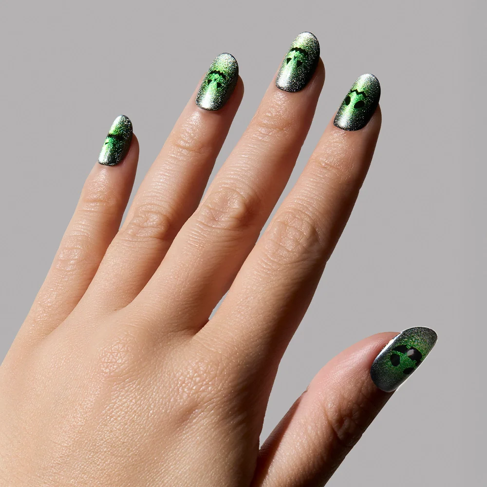 Peek-o’-Lantern press-on nails on hand - lifestyle photo, cat-eye velvet finish