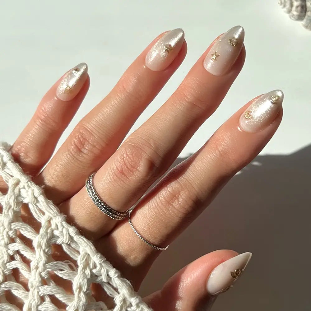 Sanded cat-eye velvet press-on nails - almond shape, front view