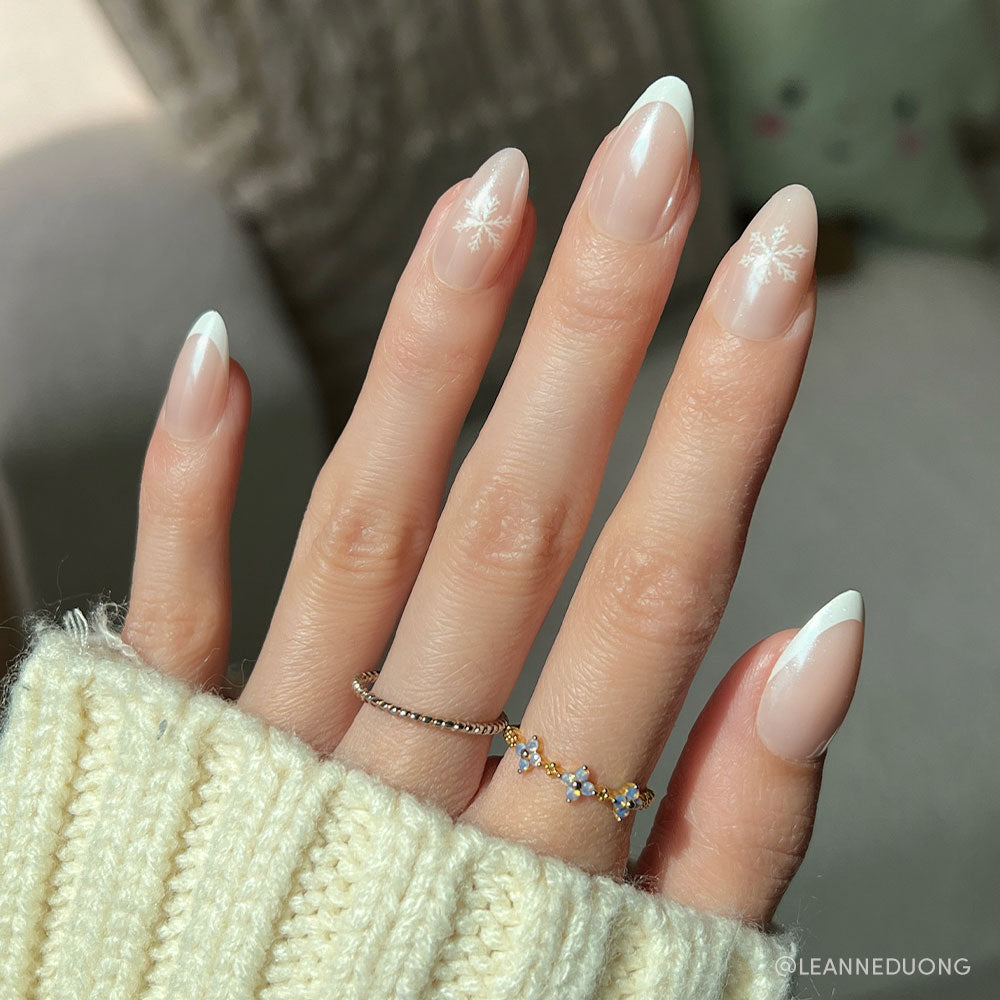 Winter Glaze cat-eye velvet press-on nails - almond shape, front view
